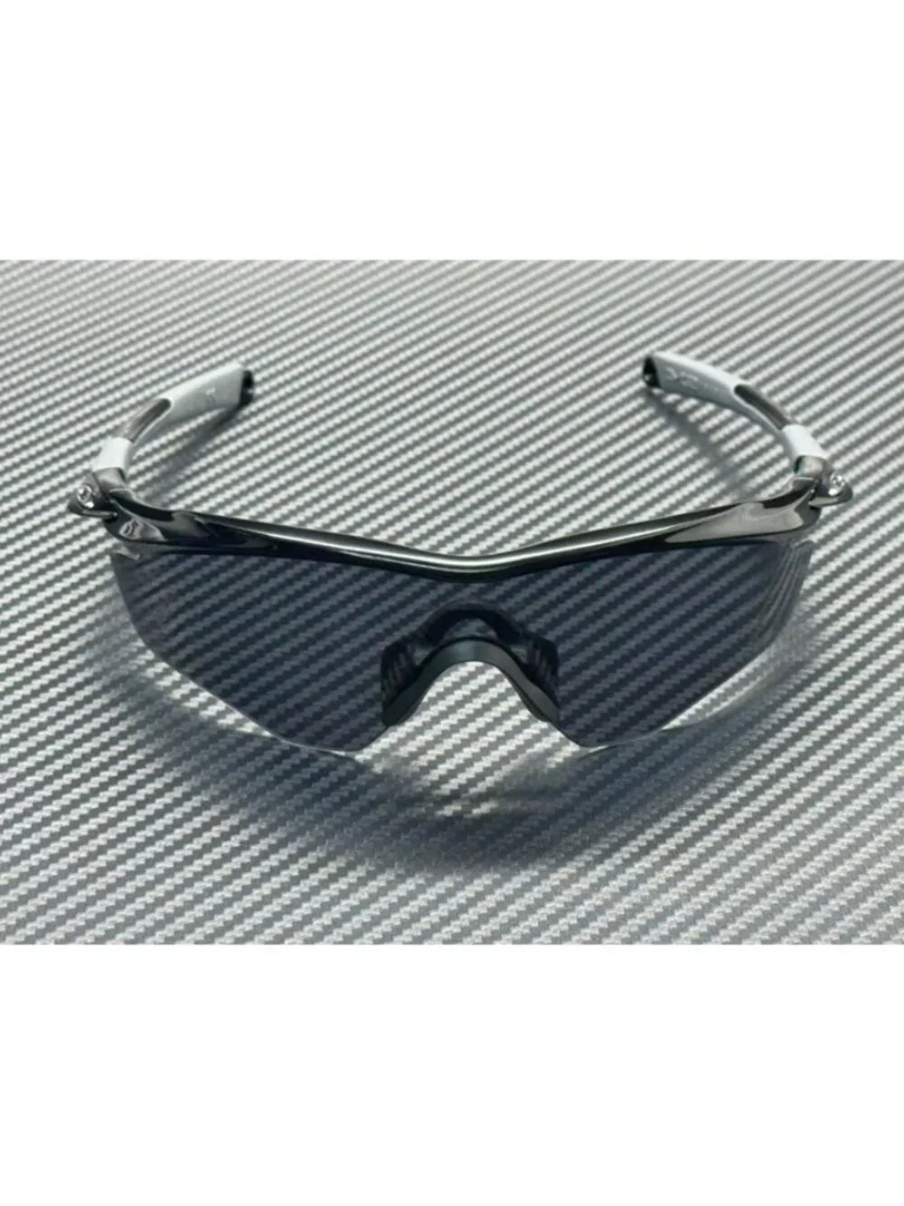New Oakley Men Polished Black Sunglasses 62-21-121